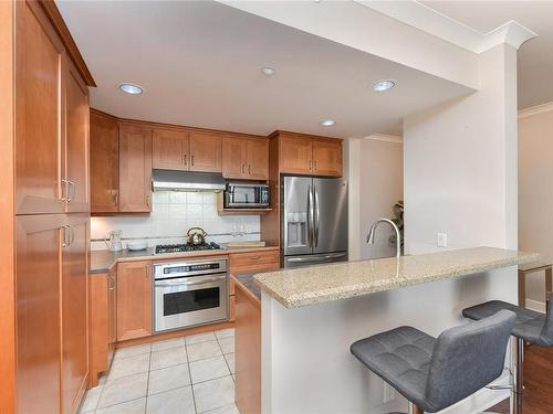 508-21 Dallas Rd, Victoria, BC - Indoor Photo Showing Kitchen