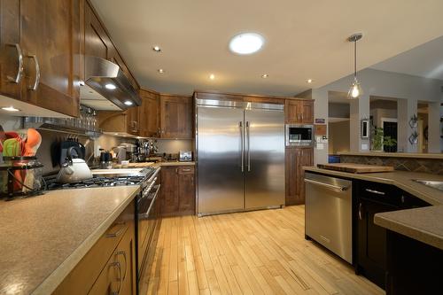 565 Mccurrach Place, Kamloops, BC - Indoor Photo Showing Kitchen With Upgraded Kitchen