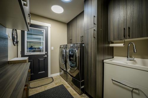 565 Mccurrach Place, Kamloops, BC - Indoor Photo Showing Laundry Room