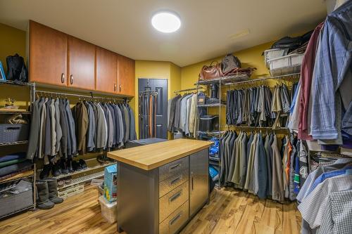 565 Mccurrach Place, Kamloops, BC - Indoor With Storage