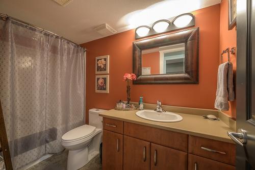 565 Mccurrach Place, Kamloops, BC - Indoor Photo Showing Bathroom