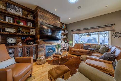 565 Mccurrach Place, Kamloops, BC - Indoor Photo Showing Living Room With Fireplace