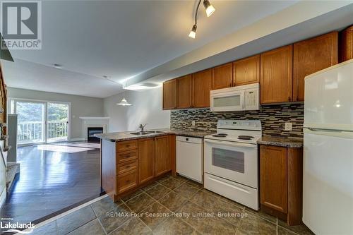 4 Royalton Lane, Collingwood, ON - Indoor Photo Showing Kitchen With Double Sink