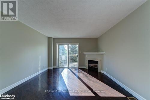 4 Royalton Lane, Collingwood, ON - Indoor With Fireplace