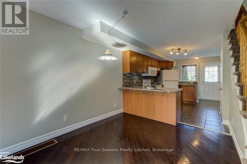 4 Royalton Lane, Collingwood, ON - Indoor Photo Showing Kitchen