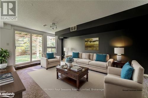 4 Royalton Lane, Collingwood, ON - Indoor Photo Showing Living Room