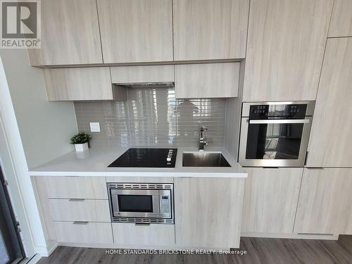 1505 - 39 Roehampton Avenue, Toronto, ON - Indoor Photo Showing Kitchen With Upgraded Kitchen