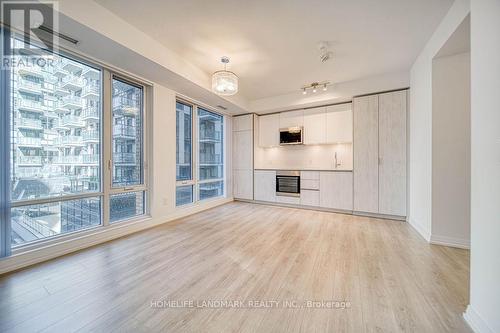 812 - 8 Widmer Street, Toronto, ON - Indoor Photo Showing Kitchen