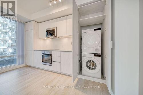 812 - 8 Widmer Street, Toronto, ON - Indoor Photo Showing Laundry Room