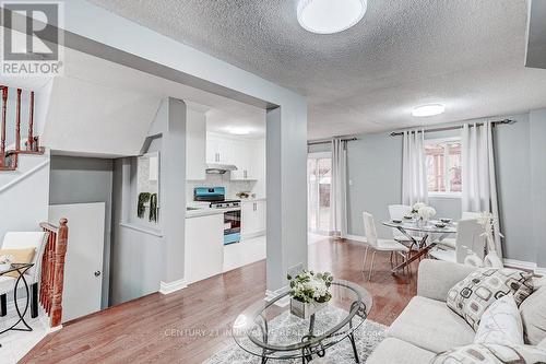 118 Radford Drive, Ajax, ON - Indoor Photo Showing Living Room