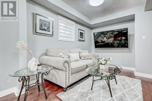 118 Radford Drive, Ajax, ON - Indoor Photo Showing Living Room