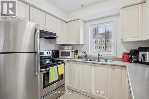 71 Far North Court, Oshawa (Windfields), ON - Indoor Photo Showing Kitchen With Double Sink