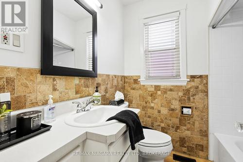 1671 King Street E, Hamilton (Delta), ON - Indoor Photo Showing Bathroom