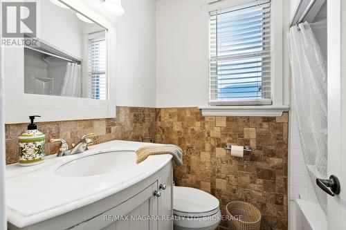 1671 King Street E, Hamilton (Delta), ON - Indoor Photo Showing Bathroom