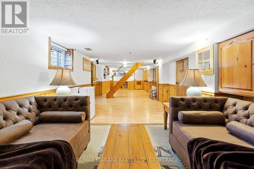 1671 King Street E, Hamilton (Delta), ON - Indoor Photo Showing Living Room