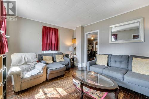 640 King Street, Port Colborne, ON - Indoor Photo Showing Living Room