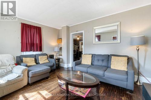 640 King Street, Port Colborne, ON - Indoor Photo Showing Living Room