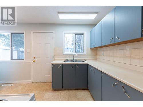 2829 Pinewood Avenue, Prince George, BC - Indoor Photo Showing Kitchen With Double Sink