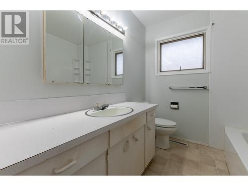 2829 Pinewood Avenue, Prince George, BC - Indoor Photo Showing Bathroom