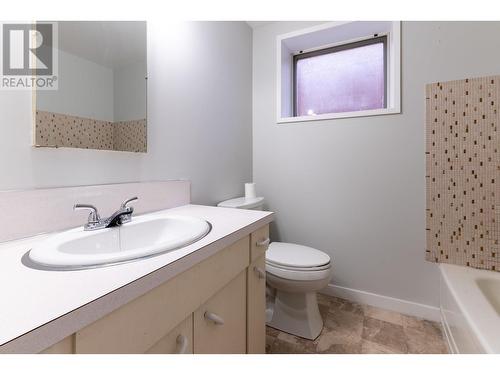 2829 Pinewood Avenue, Prince George, BC - Indoor Photo Showing Bathroom