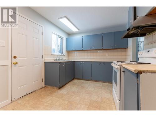 2829 Pinewood Avenue, Prince George, BC - Indoor Photo Showing Kitchen