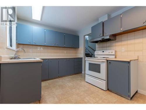 2829 Pinewood Avenue, Prince George, BC - Indoor Photo Showing Kitchen