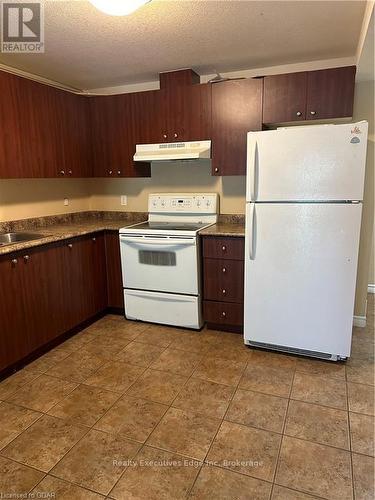 193 Clair Road W, Guelph (Clairfields), ON - Indoor Photo Showing Kitchen