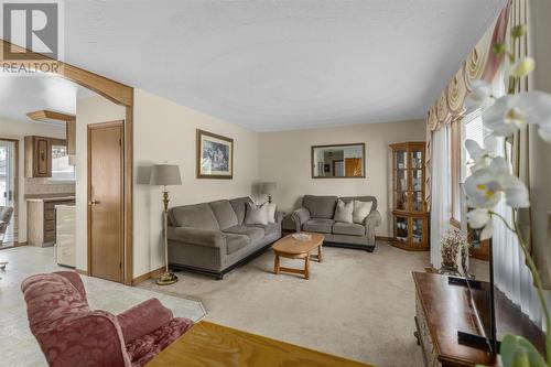 285 Rowell Ave, Sault Ste. Marie, ON - Indoor Photo Showing Living Room