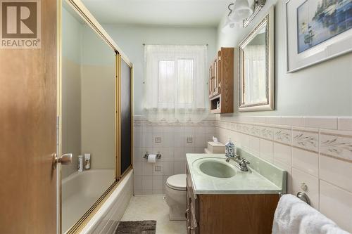 285 Rowell Ave, Sault Ste. Marie, ON - Indoor Photo Showing Bathroom