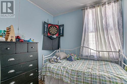 25 Pegler Street, London, ON - Indoor Photo Showing Bedroom