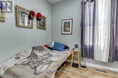 25 Pegler Street, London, ON - Indoor Photo Showing Bedroom