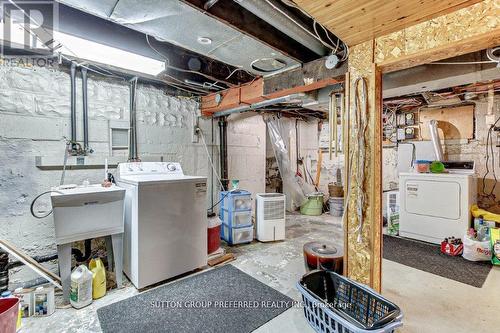 25 Pegler Street, London, ON - Indoor Photo Showing Laundry Room