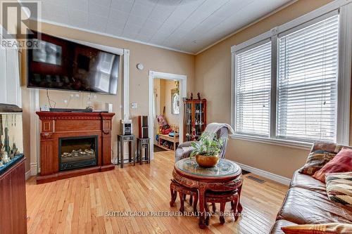 25 Pegler Street, London, ON - Indoor Photo Showing Living Room With Fireplace