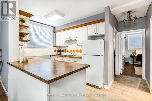 7 - 454 Carlton Street, St. Catharines (445 - Facer), ON - Indoor Photo Showing Kitchen