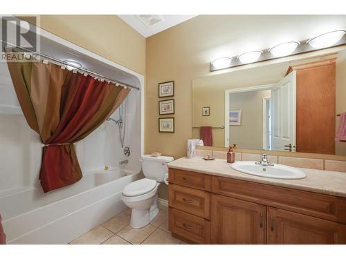 659 Arbor View Drive, Kelowna, BC - Indoor Photo Showing Bathroom