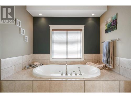 659 Arbor View Drive, Kelowna, BC - Indoor Photo Showing Bathroom