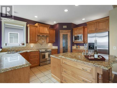 659 Arbor View Drive, Kelowna, BC - Indoor Photo Showing Kitchen With Double Sink With Upgraded Kitchen