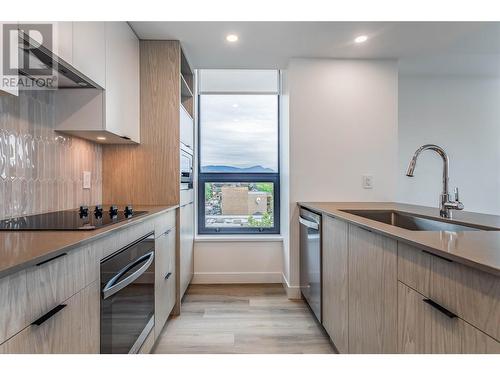 1488 Bertram Street Unit# 605, Kelowna, BC - Indoor Photo Showing Kitchen With Upgraded Kitchen