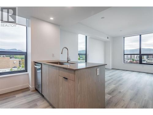 1488 Bertram Street Unit# 605, Kelowna, BC - Indoor Photo Showing Kitchen