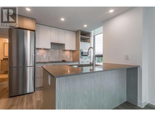 1488 Bertram Street Unit# 605, Kelowna, BC - Indoor Photo Showing Kitchen With Upgraded Kitchen