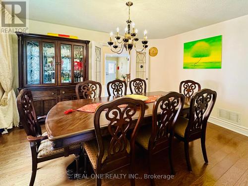 18 Henricks Crescent, Richmond Hill, ON - Indoor Photo Showing Dining Room