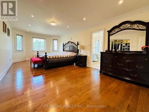 18 Henricks Crescent, Richmond Hill, ON - Indoor Photo Showing Bedroom