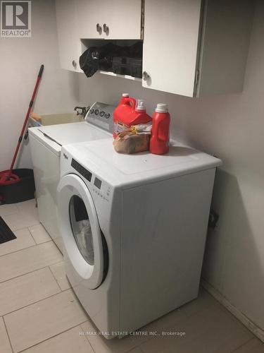 Bsmnt - 5394 Middlebury Drive, Mississauga, ON - Indoor Photo Showing Laundry Room