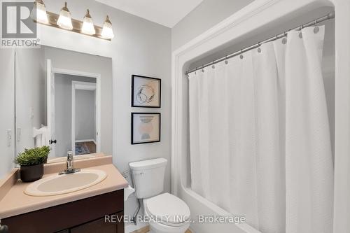 32 Sherwood Street, Orangeville, ON - Indoor Photo Showing Bathroom