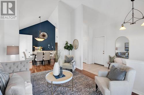 32 Sherwood Street, Orangeville, ON - Indoor Photo Showing Living Room