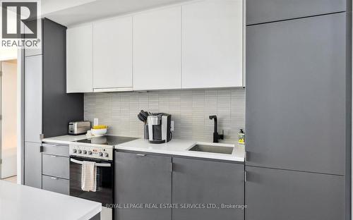 Ph807 - 7 Smith Crescent, Toronto, ON - Indoor Photo Showing Kitchen