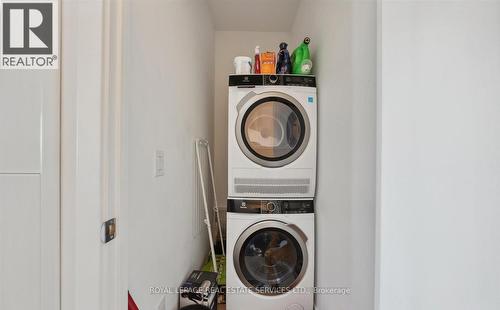 Ph807 - 7 Smith Crescent, Toronto, ON - Indoor Photo Showing Laundry Room