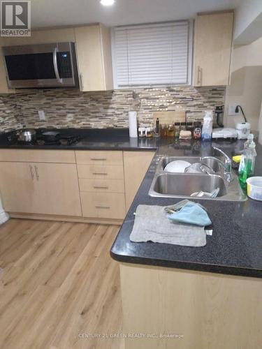 3277 Capricorn Crescent, Mississauga, ON - Indoor Photo Showing Kitchen With Double Sink