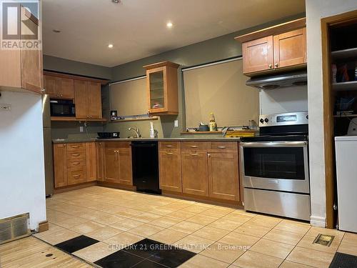 3277 Capricorn Crescent, Mississauga, ON - Indoor Photo Showing Kitchen