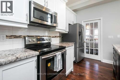 2151 Marc Lane, Burlington, ON - Indoor Photo Showing Kitchen With Upgraded Kitchen